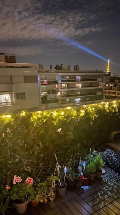 Nice Loft With Romantic View Over The Eiffel Tower Parigi Esterno foto