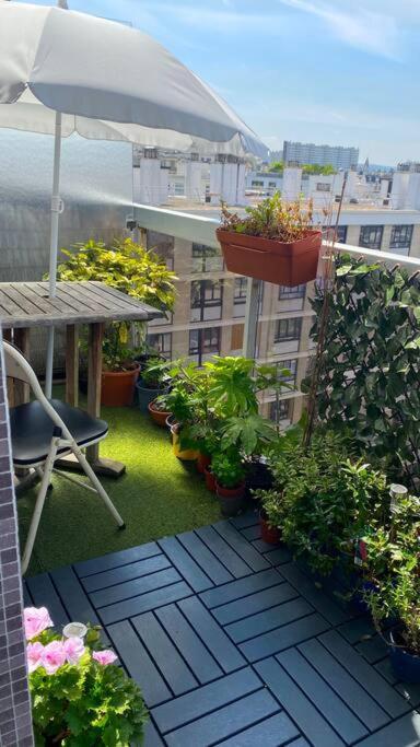 Nice Loft With Romantic View Over The Eiffel Tower Parigi Esterno foto